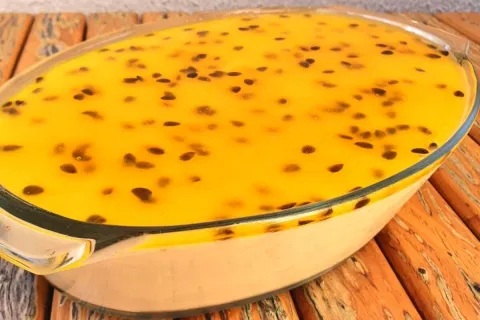 Mousse de maracuja cremoso uma sobremesa perfeita com azedin