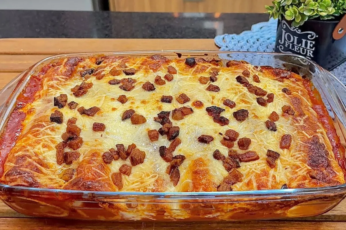 Panqueca de frango suculenta com uma massa bem leve e um mol