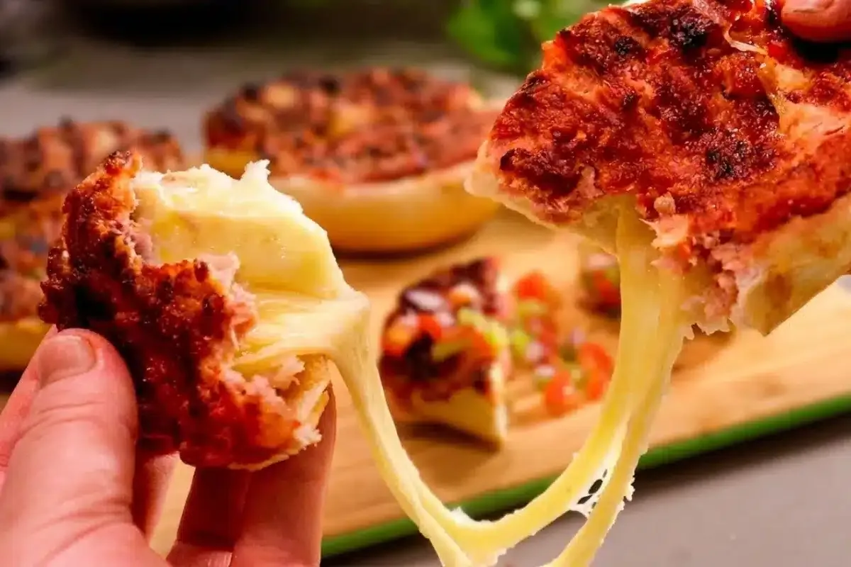 Pao com linguica super recheado e gratinado com queijo para