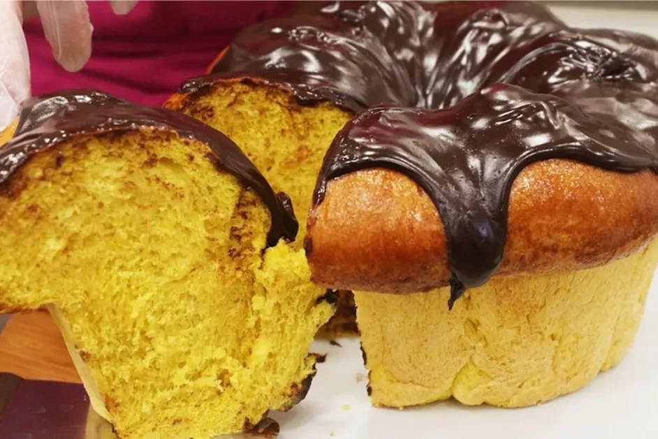 Pao de cenoura com cobertura