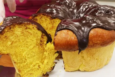 Pao de cenoura com cobertura