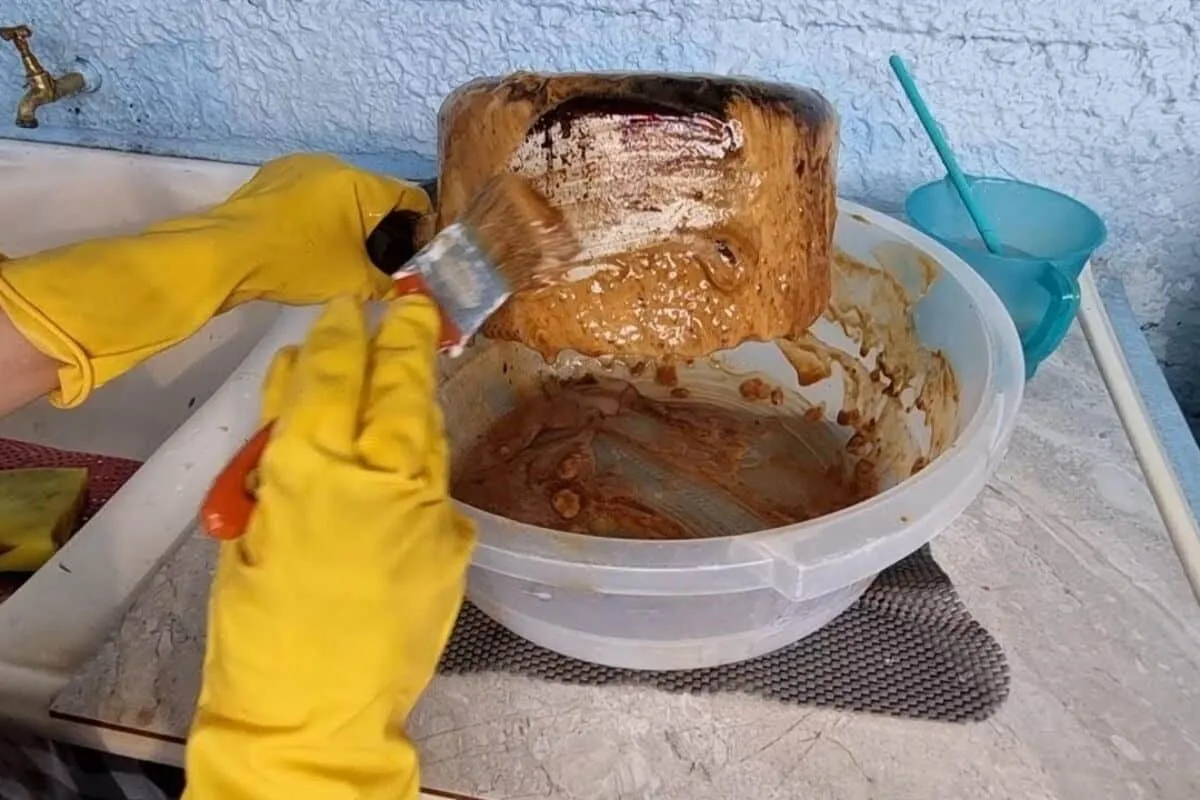 Pasta desengordurante caseira que limpa forno com facilidade