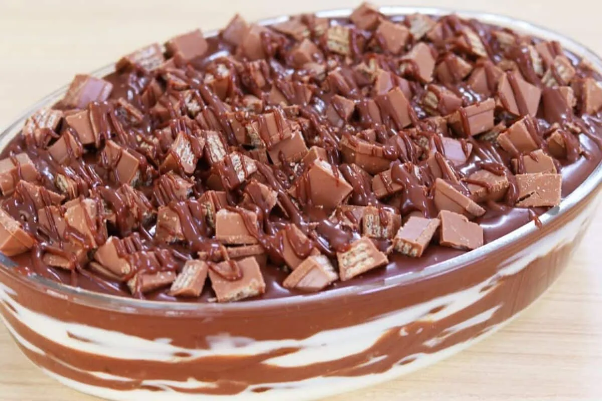 Pave de kitkat facil e irresistivel uma sobremesa de sucesso