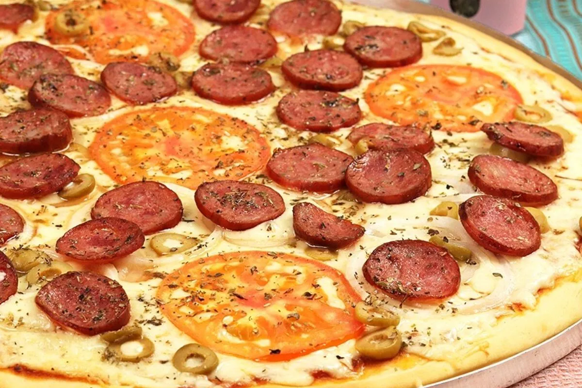 Pizza caseira com massa profissional super leve e deliciosa
