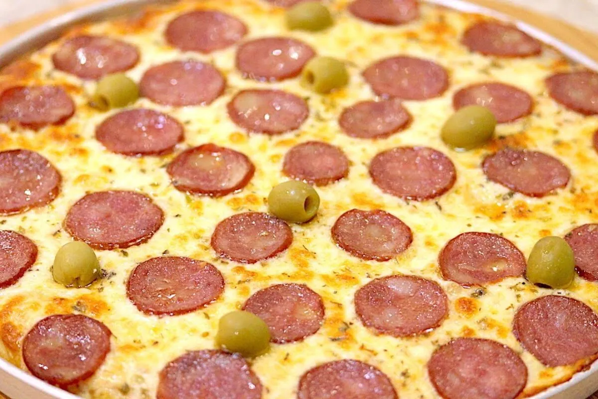 Pizza caseira com uma massa deliciosa e muito pratica para r