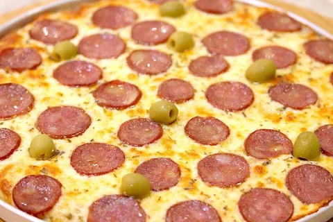 Pizza caseira com uma massa deliciosa e muito pratica para r