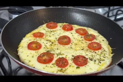 Pizza de cuscuz muito facil e gostosa feita na frigideira qu