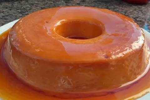 Pudim com 2 ingredientes feito sem forno sem ovos e sem gela