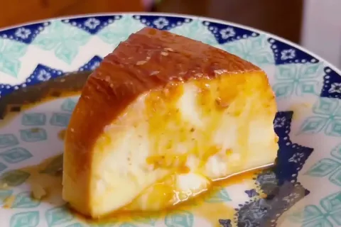 Pudim de 2 ingredientes bem cremoso feito direto na boca do 