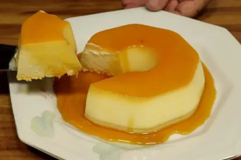 Pudim de leite condensado com coco super cremoso e facil de 