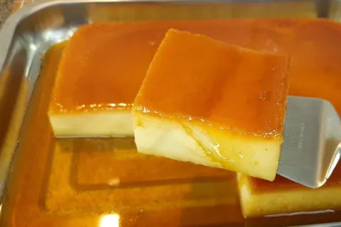 Pudim de padaria bem consistente e cremoso com aquela calda 
