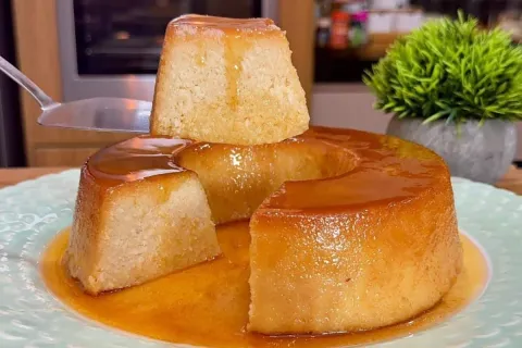 Pudim de pao com coco muito cremoso que derrete na boca e va