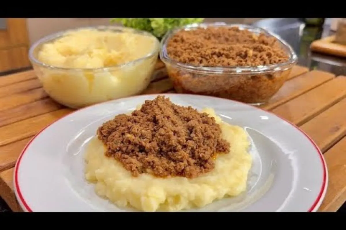 Pure de batata cremoso com carne moida bem temperada feito d