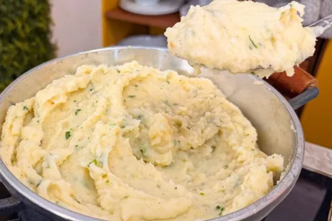 Pure de batata perfeito muito cremoso e aveludado feito de u