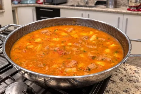 Quibebe de mandioca com linguica bem temperado e cremoso um 