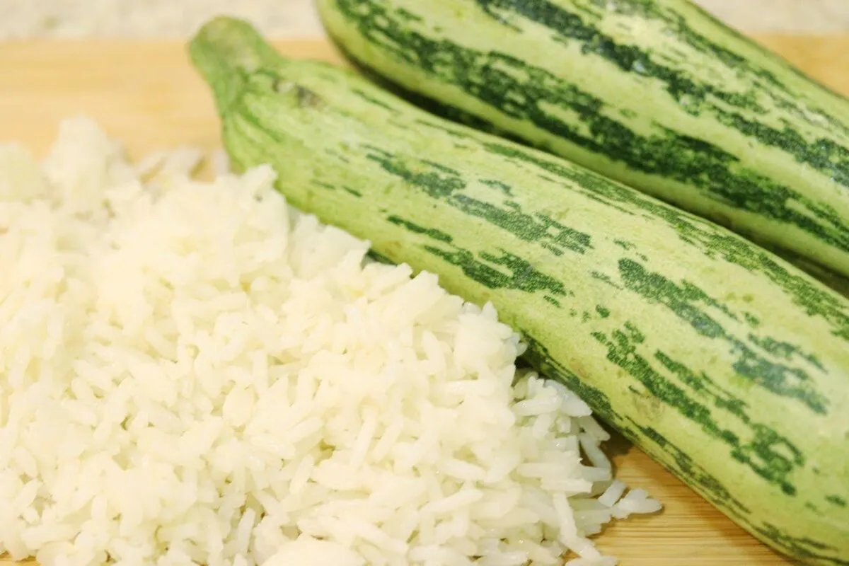Receita de abobrinha com arroz que fica super saborosa e vai