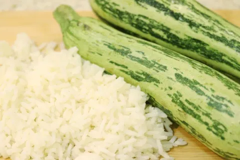 Receita de abobrinha com arroz que fica super saborosa e vai