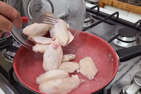 Receita de frango deliciosa para servir com um molho america
