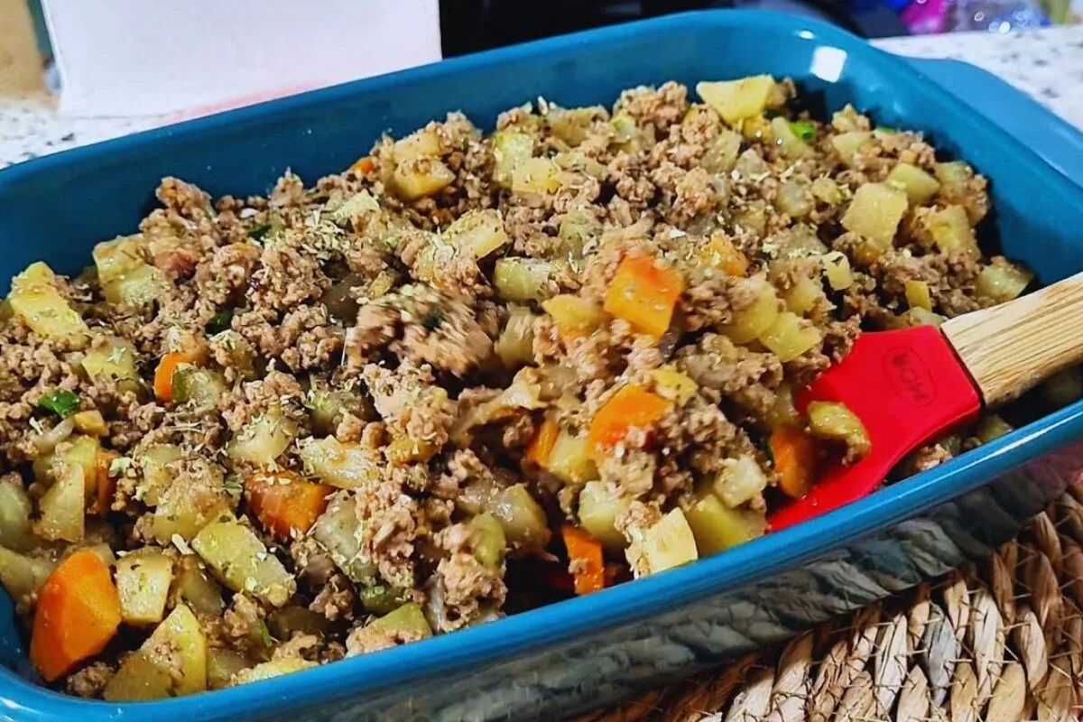 Refogado de carne moida com chuchu simples e delicioso para