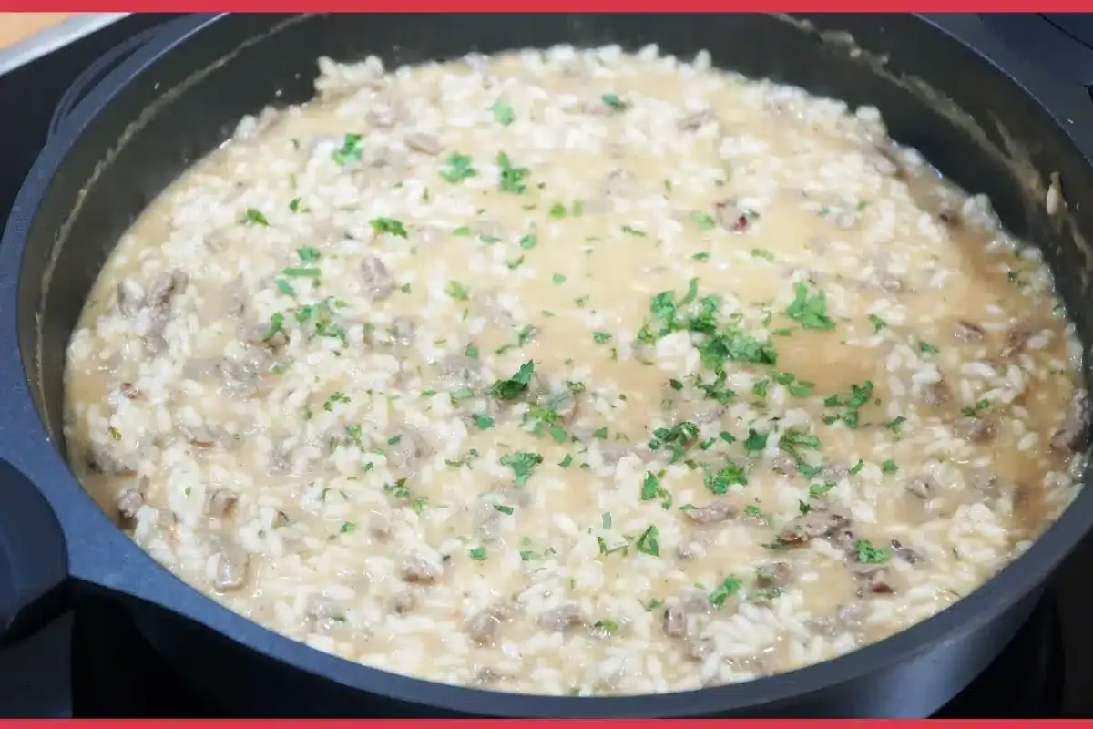 Risoto de carne cremoso bem temperado rapido e facil para um