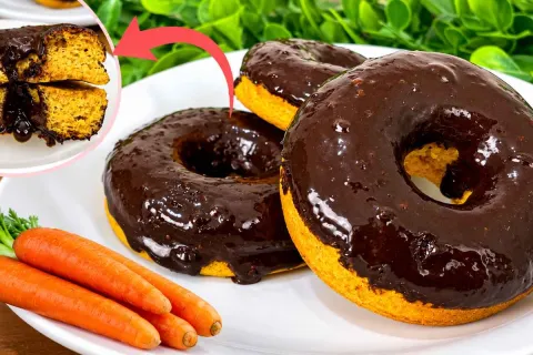 Rosquinha sem gluten de cenoura com chocolate feita rapidame