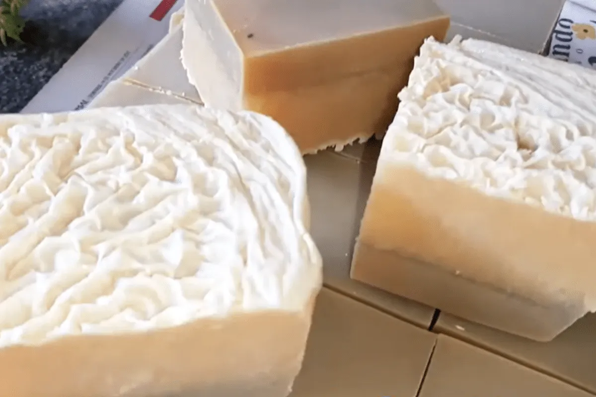 Sabao caseiro com oleo usado que leva pouca soda e espuma de