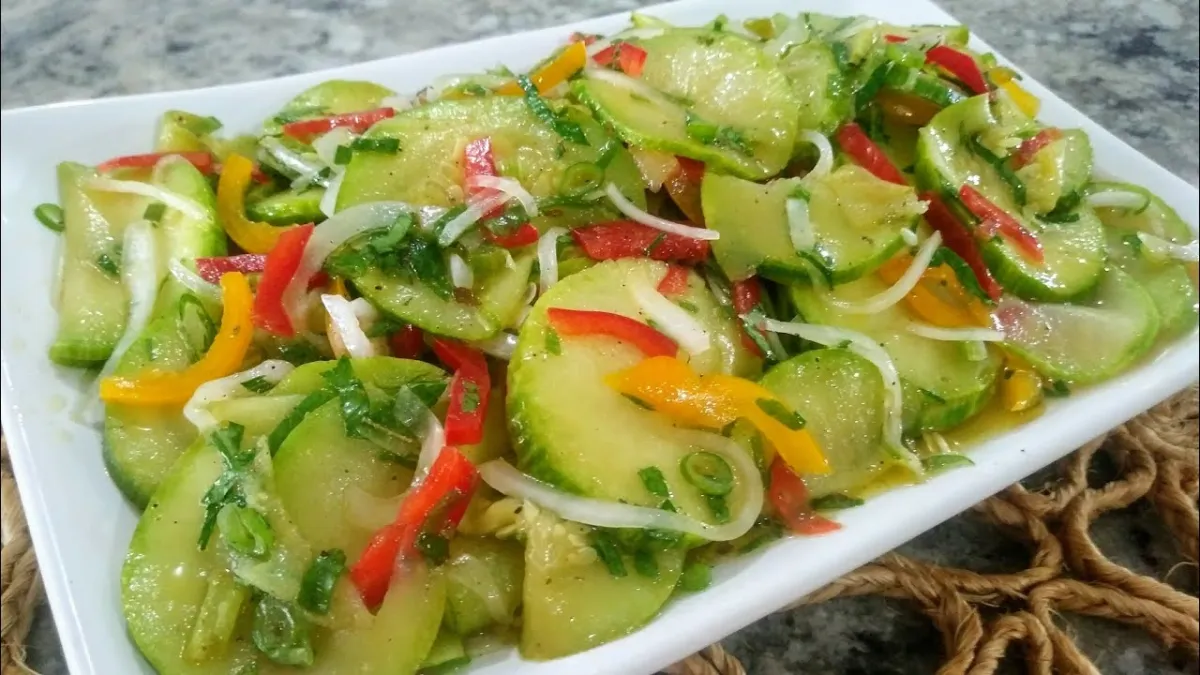 Salada de abobrinha simples e facil de preparar uma delicia