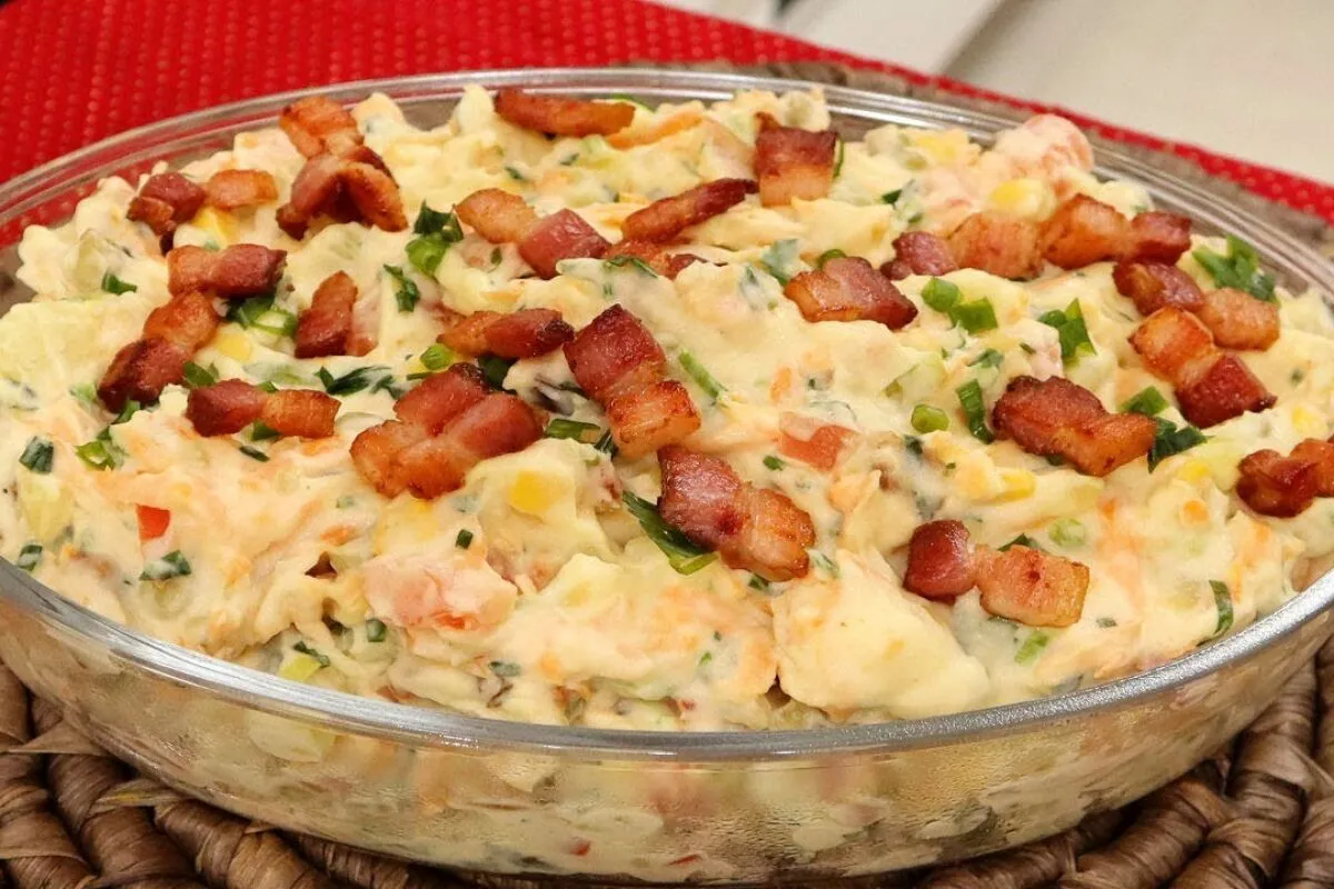 Salada de batata com bacon uma maionese cheia de sabor e mui