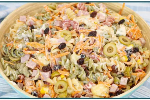 Salada de macarrao no estilo macarronese facil colorida e cr