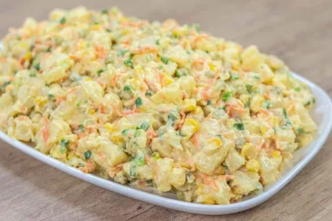 Salada de maionese com mandioca incrivel a mandiocanese que 