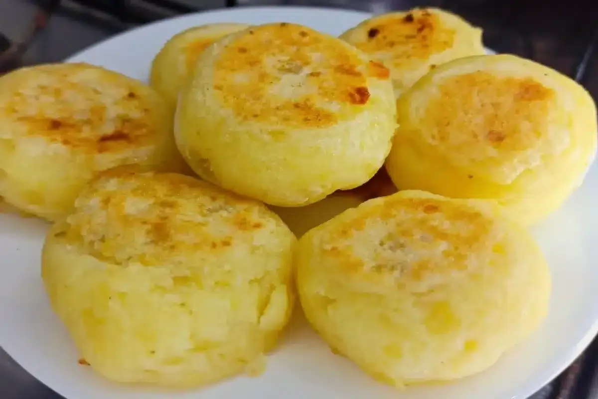 Salgado de frigideira saboroso feito sem farinha de trigo pa