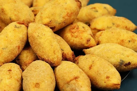 Salgado sem trigo estilo bolinho de batata para voce servir 