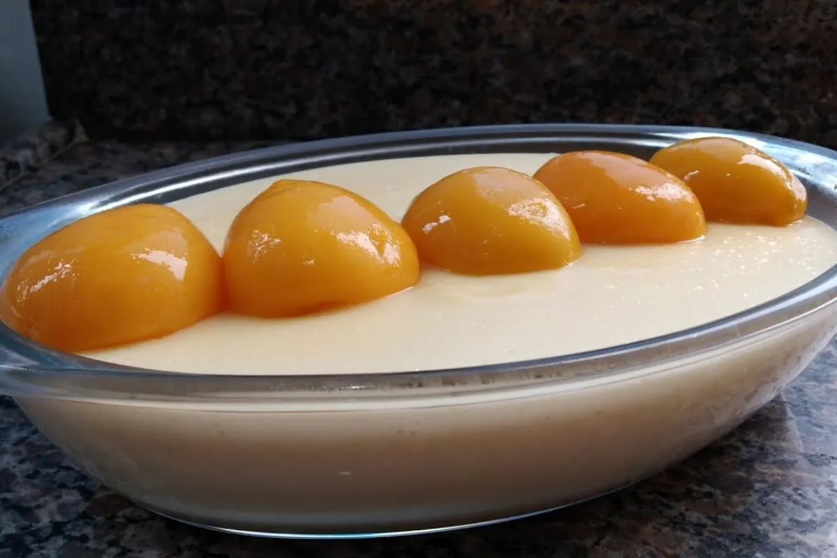 Sobremesa cremosa de pessego muito simples de preparar para
