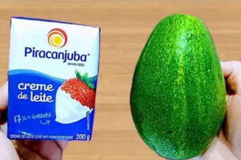 Sobremesa de abacate super cremosa gostosa e facil para serv
