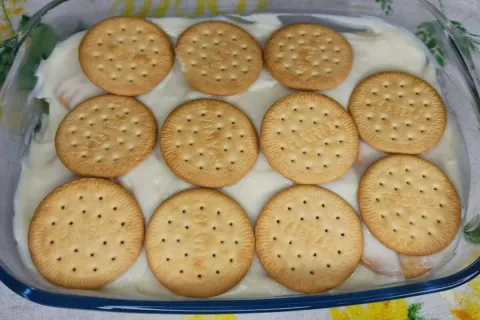 Sobremesa de bolacha Maria estilo torta doce facil e rapida 