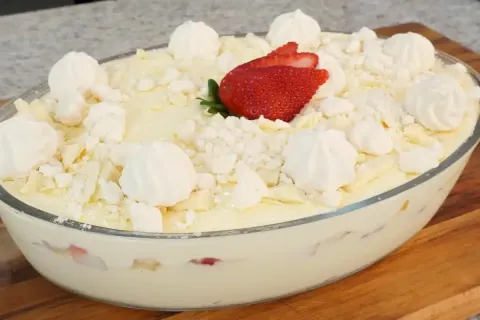 Sobremesa de morango cremosa e refrescante para voce garanti
