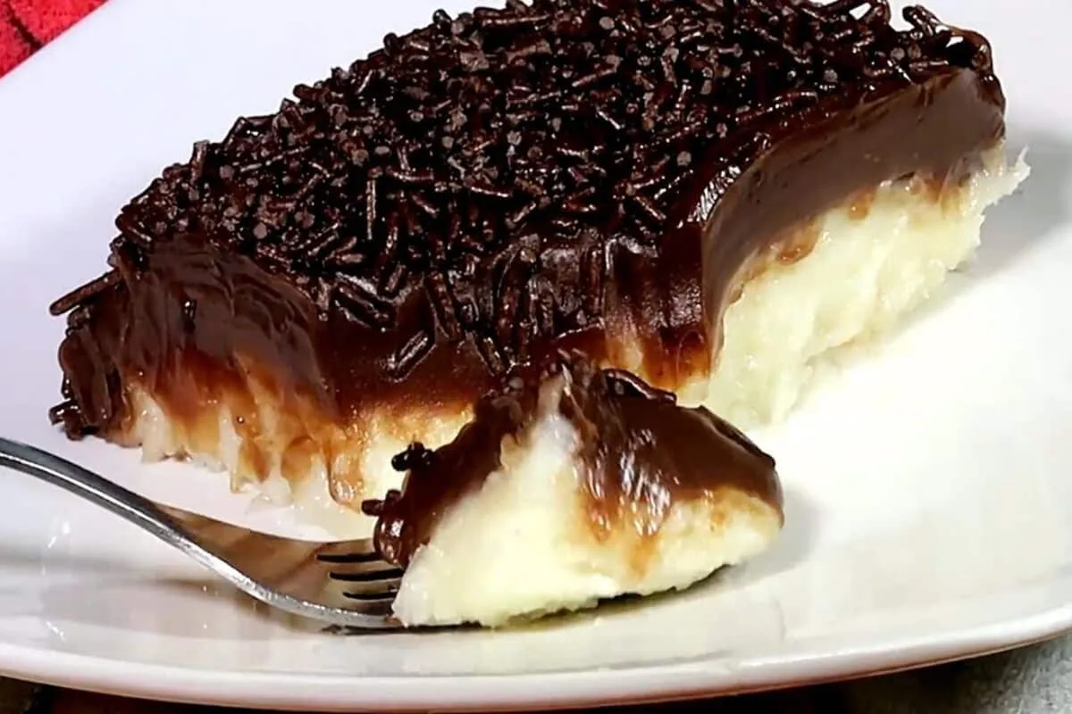 Sobremesa prestigio simples feita com chocolate e coco um do