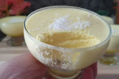Sobremesa sem leite condensado muito refrescante e cremosa f