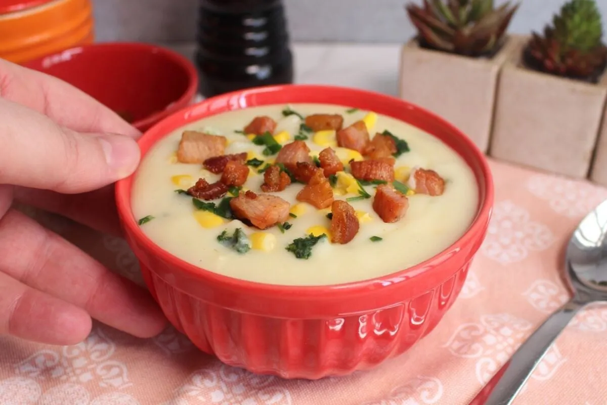 Sopa de batata que leva milho e bacon e facil deliciosa e cr