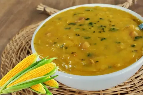 Sopa de milho verde cremosa e muito saborosa com aquele temp