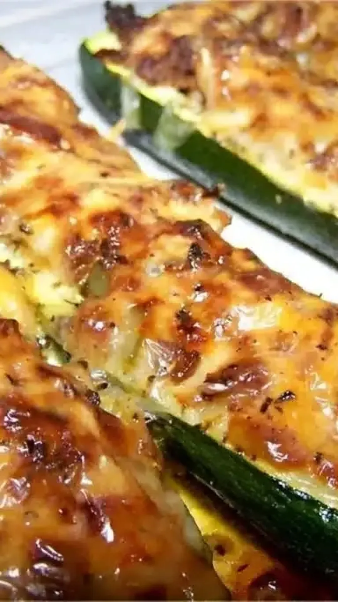 Abobrinha recheada com carne moida e gratinada uma delicia para qualquer dia da semana