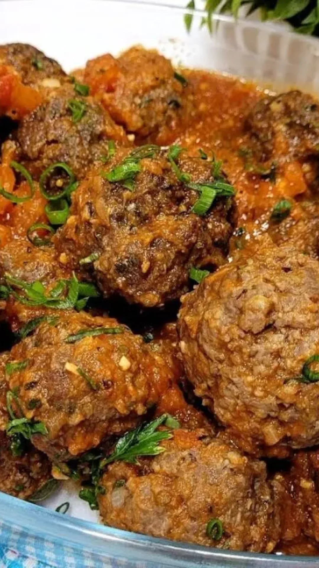 Almondegas suculentas feitas de um jeito especial que ficam macias e com um molho incrivel