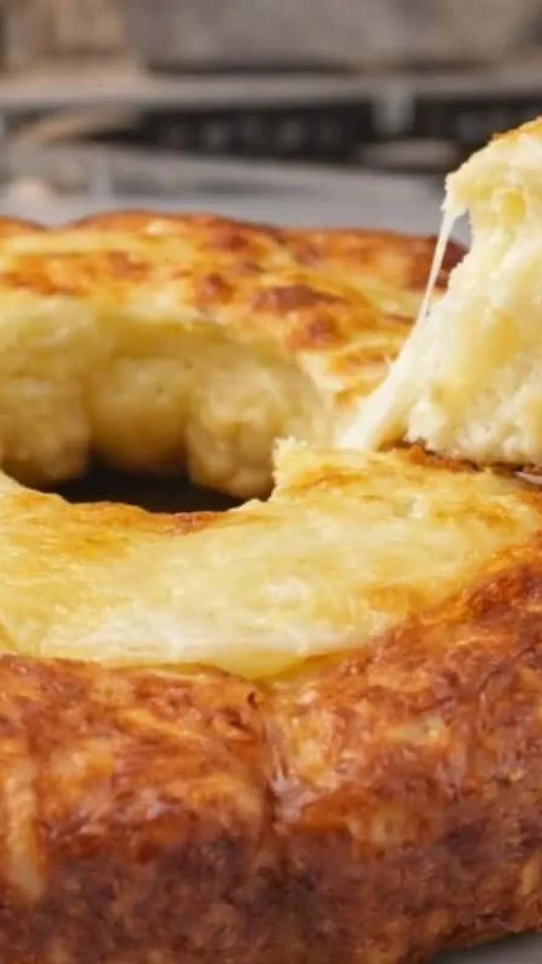 Bolo pao de queijo para o seu lanche que fica com uma casquinha crocante e muito queijo