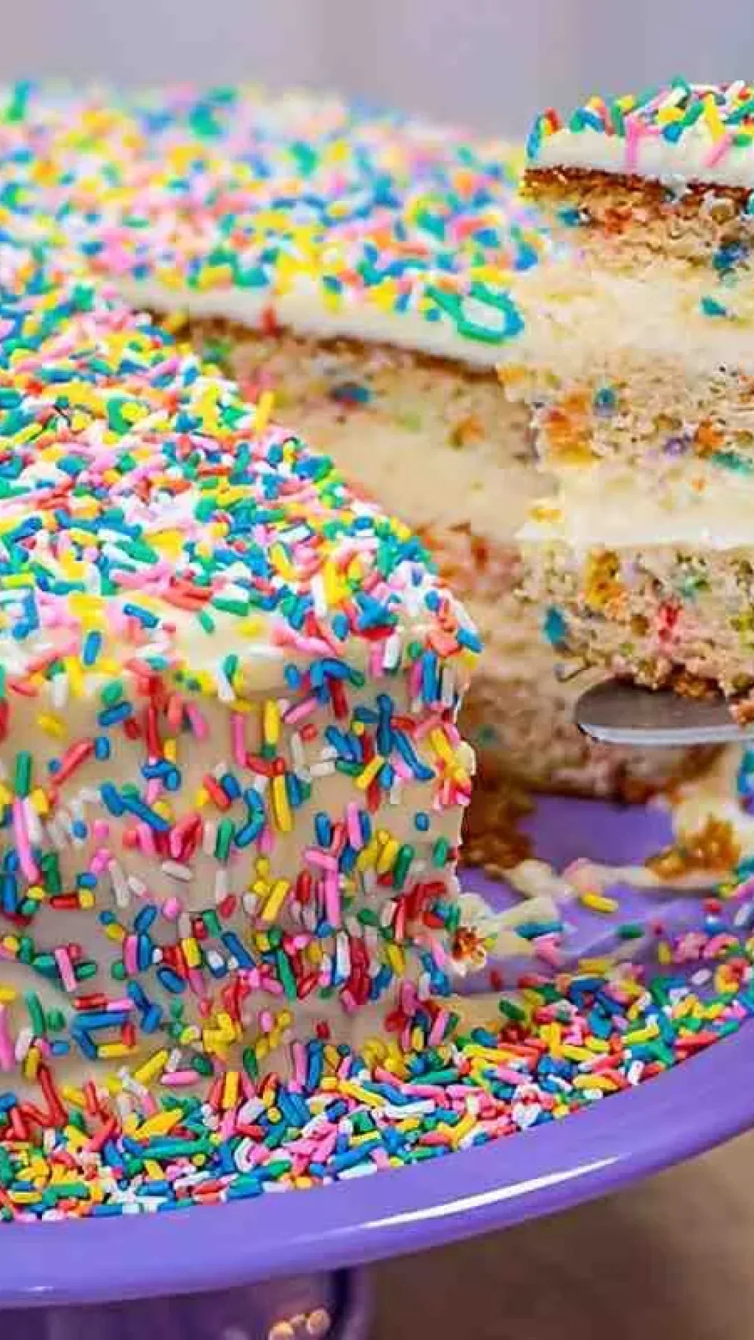 Bolo para festa de crianca colorido recheado e facil de fazer