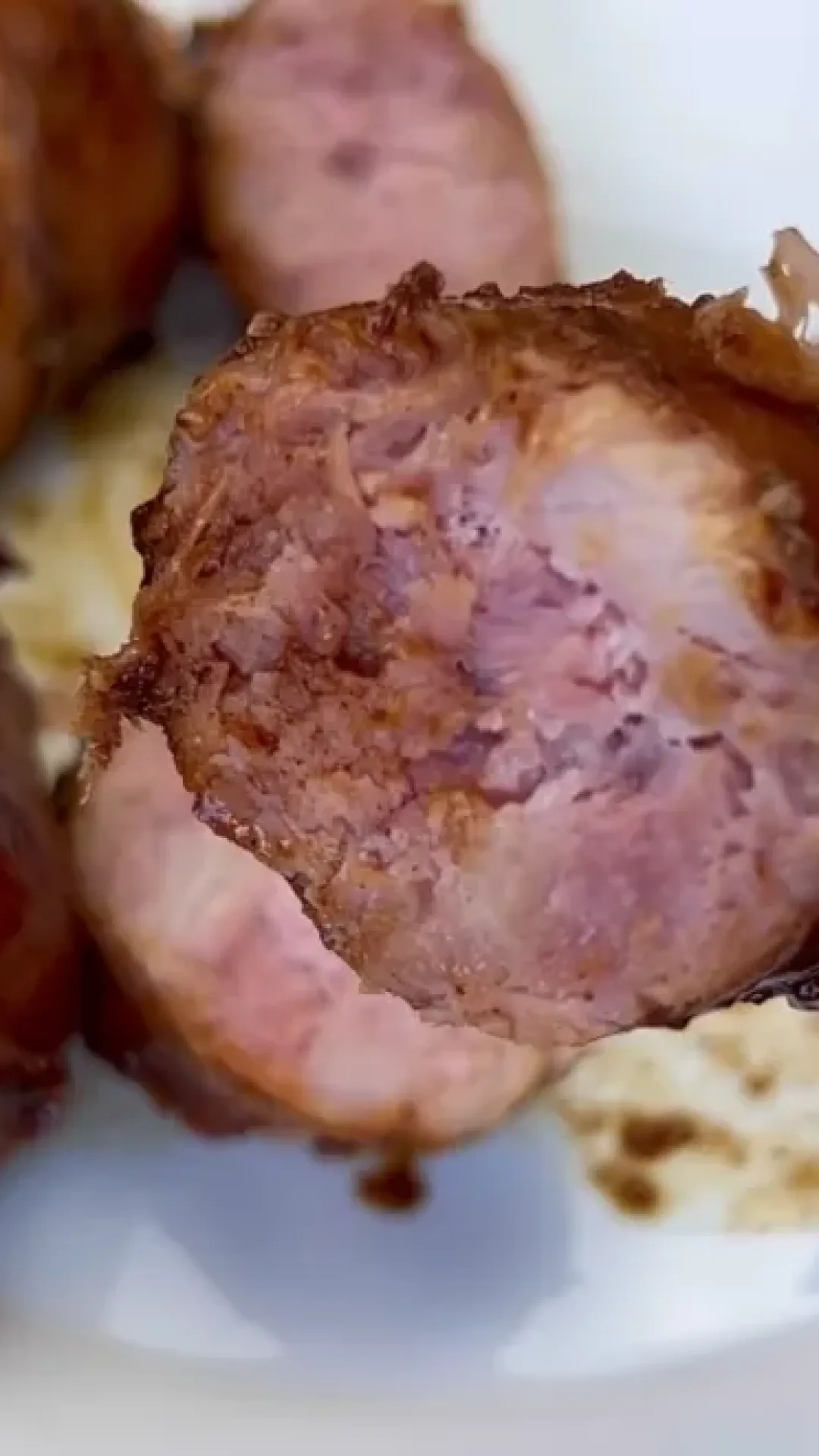 Linguica na panela de pressao sem agua ela vai cozinhar na propria cebola rapida e maravilhosa