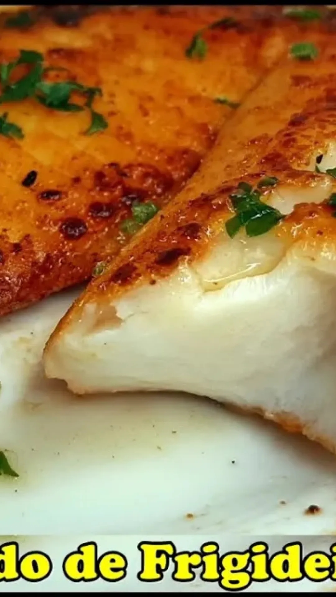 Peixe grelhado na frigideira com casquinha crocante uma delicia para seu almoco ou jantar