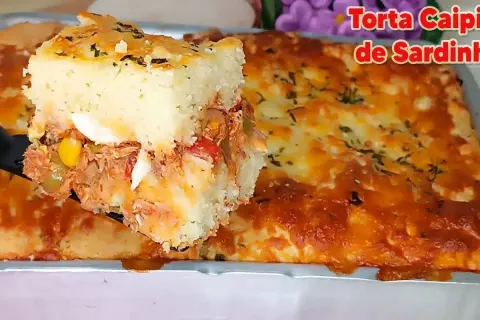 Torta caipira de sardinha feita a mao com uma massa fofinha 