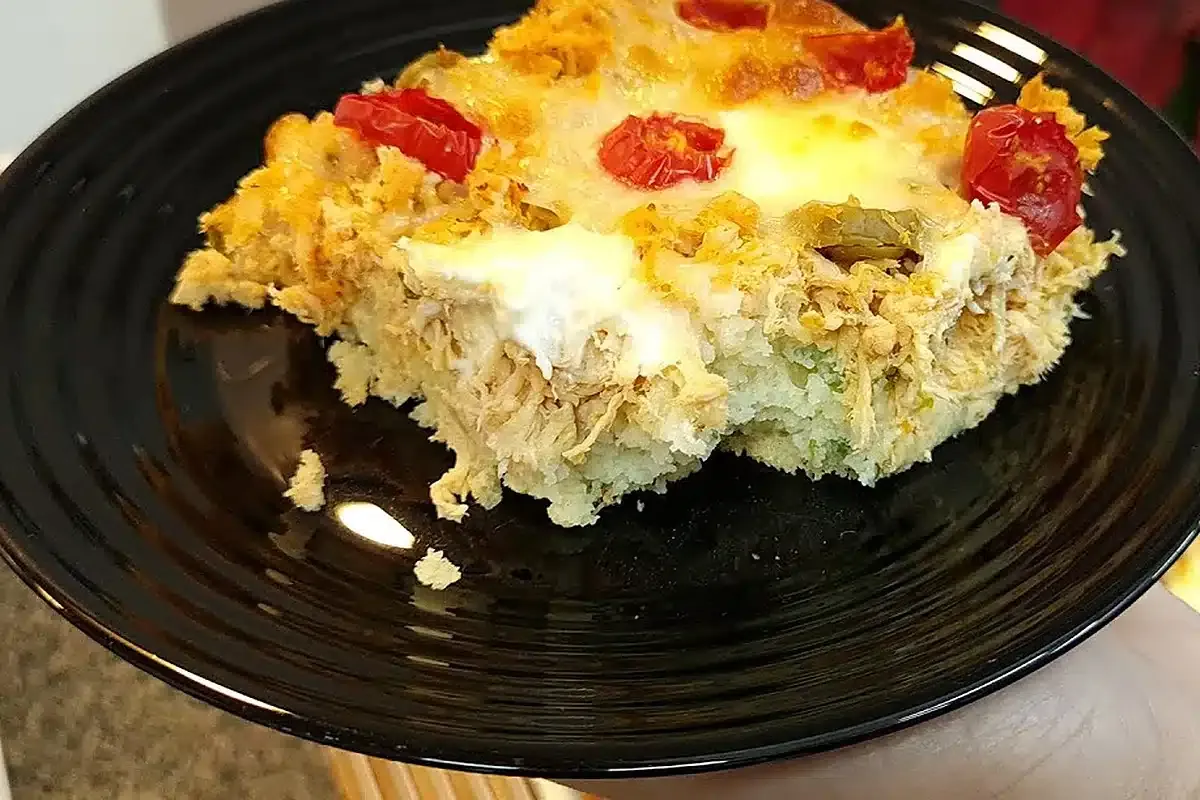 Torta de frango com massa italiana bem saborosa um lanche pe