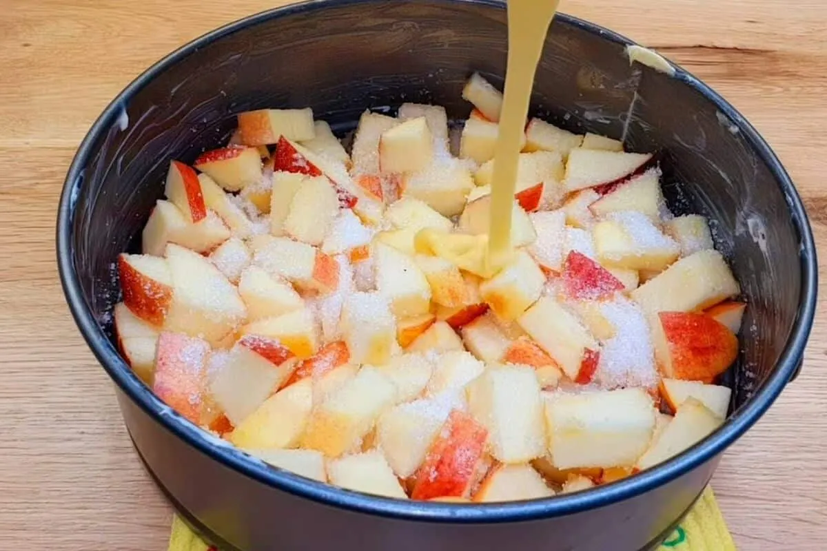 Torta de maca uma sobremesa simples e muito saborosa que fic